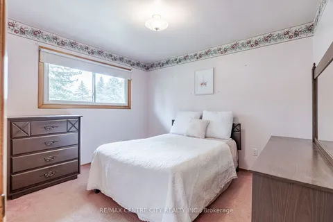 387 John St, Aylmer, ON N5H 2E3