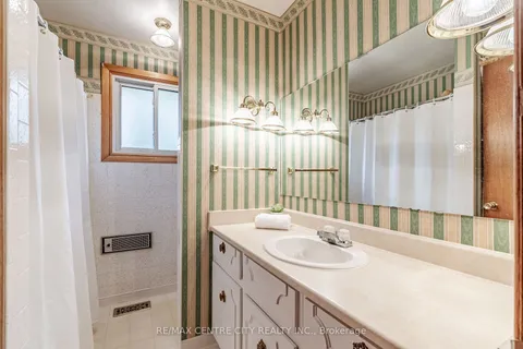 387 John St, Aylmer, ON N5H 2E3