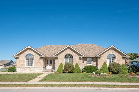 2 Beacon Dr, Brighton, ON K0K 1H0