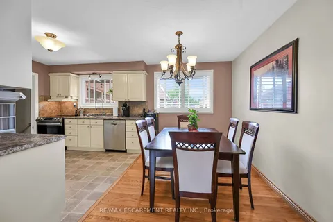 221 MacKenzie Cres, Haldimand, ON N3W 1A7