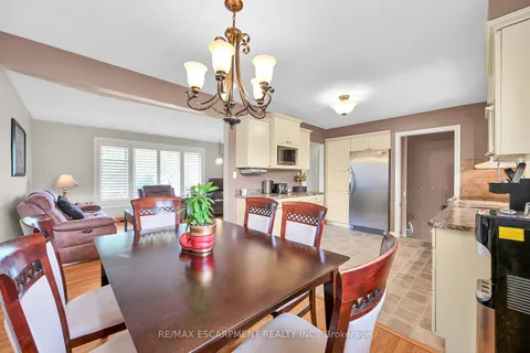 221 MacKenzie Cres, Haldimand, ON N3W 1A7