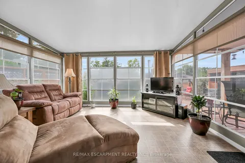 221 MacKenzie Cres, Haldimand, ON N3W 1A7