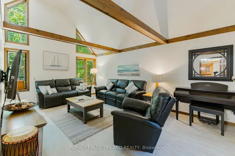 10342 Beach O&apos; Pines Rd, Lambton Shores, ON N0M 1T0
