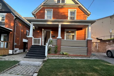 11 Shanley St, Kitchener, ON N2H 5N7