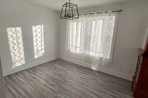 11 Shanley St, Kitchener, ON N2H 5N7