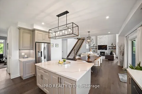138 Creekwood Crt, Blue Mountains, ON L9Y 0V1