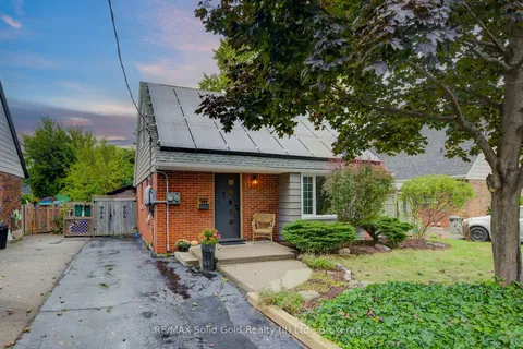 142 Spadina Rd, Kitchener, ON N2M 1G4