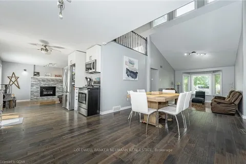 104 Pinnacle St, Guelph, ON N1K 1P5