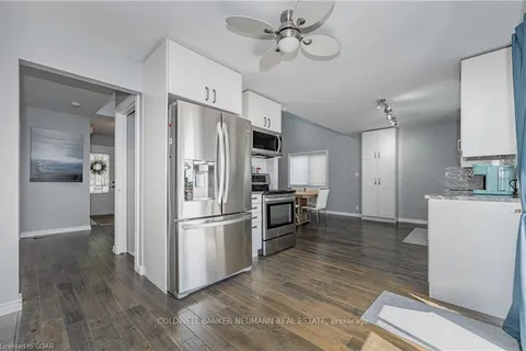104 Pinnacle St, Guelph, ON N1K 1P5