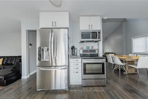 104 Pinnacle St, Guelph, ON N1K 1P5