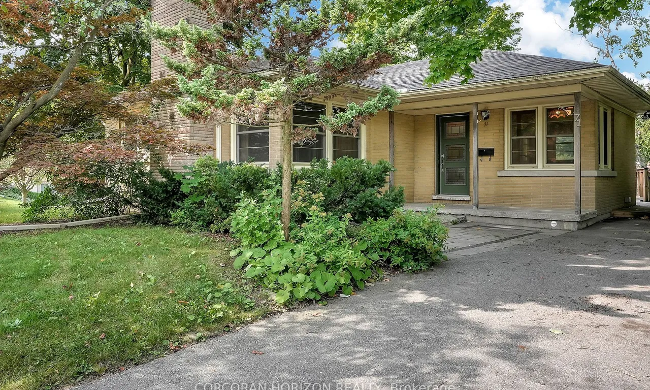 71 Melbourne Cres, Waterloo, ON N2L 2M5