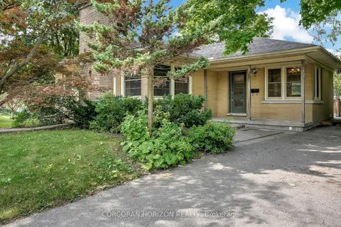 71 Melbourne Cres, Waterloo, ON N2L 2M5