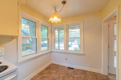 71 Melbourne Cres, Waterloo, ON N2L 2M5