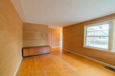 71 Melbourne Cres, Waterloo, ON N2L 2M5