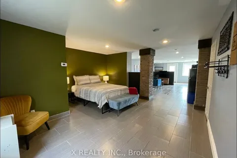 4729 Queen St, Niagara Falls, ON L2E 2M1