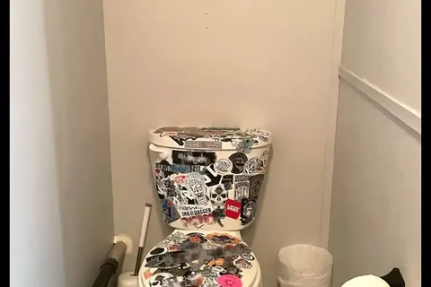 4729 Queen St, Niagara Falls, ON L2E 2M1