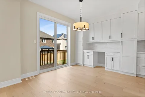 33 Hampshire Pl, Hamilton, ON L8J 2V3