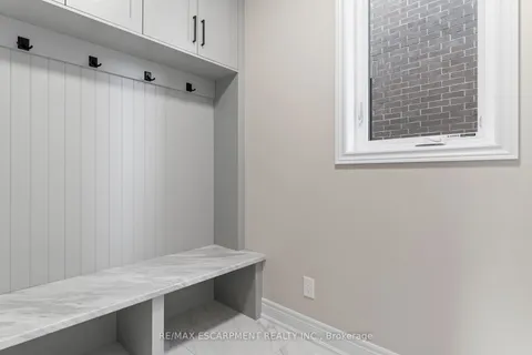 33 Hampshire Pl, Hamilton, ON L8J 2V3