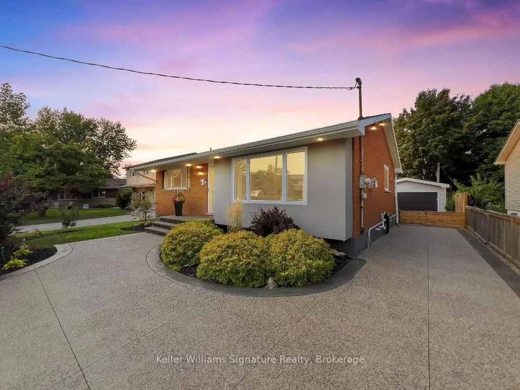 6 Eldorado Crt, Hamilton, ON L9C 2P9