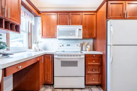 242 Glendale Ave, Hamilton, ON L8L 7K3