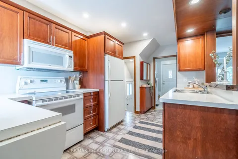 242 Glendale Ave, Hamilton, ON L8L 7K3