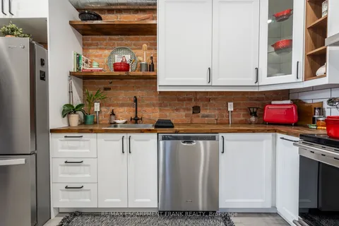 170 RAY St, Hamilton, ON L8R 2Y2