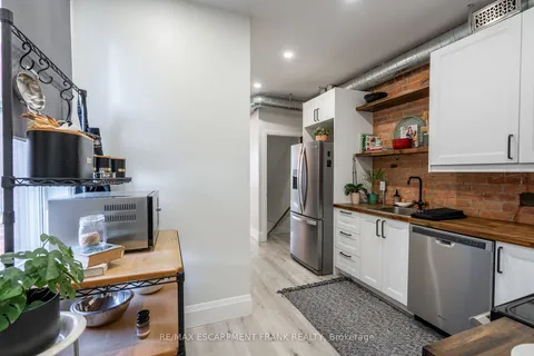 170 RAY St, Hamilton, ON L8R 2Y2