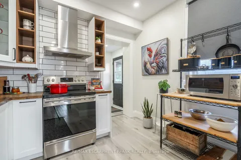 170 RAY St, Hamilton, ON L8R 2Y2