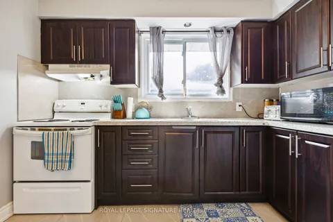 225B Cedarbrae Ave, Waterloo, ON N2L 4S6