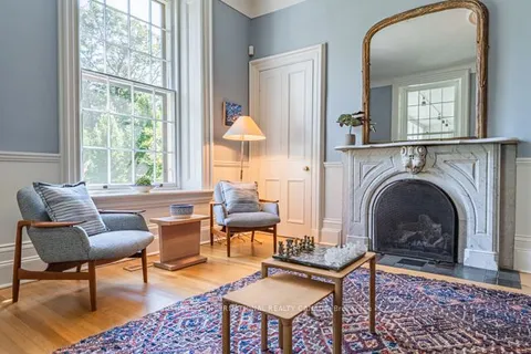 1 Springhill St, Hamilton, ON L9H 4V2