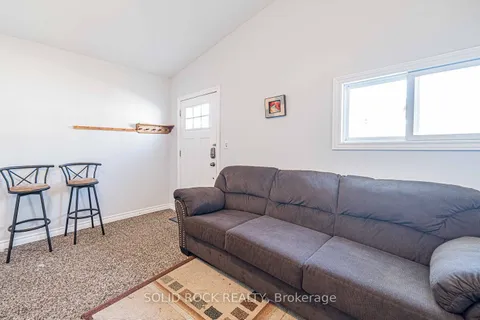 205 Ivon Ave, Hamilton, ON L8H 5S9