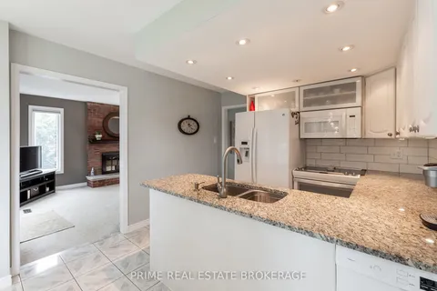 64 Walmer Gdns, London, ON N6G 4H6
