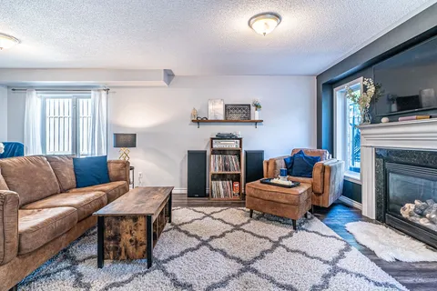 8 Fallingbrook Cres, Kawartha Lakes, ON K9V 0B3