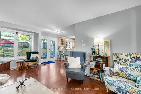 17 Abbeywood Cres, Guelph, ON N1K 1T9