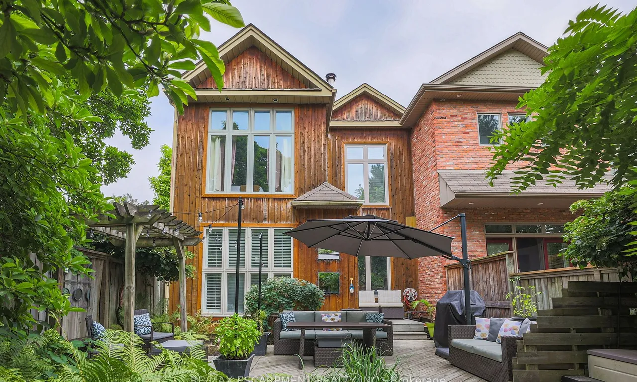 66 YATES St, St. Catharines, ON L2R 5R8