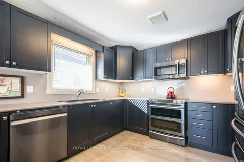 31 Chelford Cres, Belleville, ON K8N 4J8