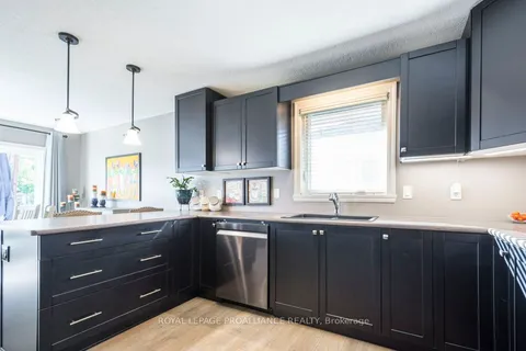 31 Chelford Cres, Belleville, ON K8N 4J8