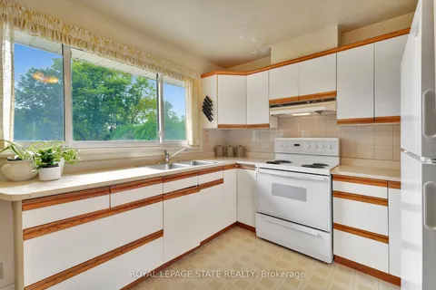 8365 Twenty Rd, Hamilton, ON L9B 1J1