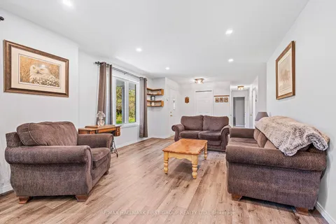 4374 Duff Rd, South Frontenac, ON K0H 1X0