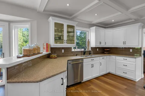 275 4th St Cres, Hanover, ON N4N 3S9
