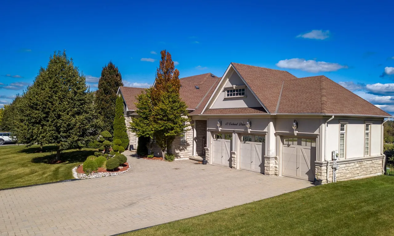 12 Orchard Dr, Mono, ON L9W 6L7