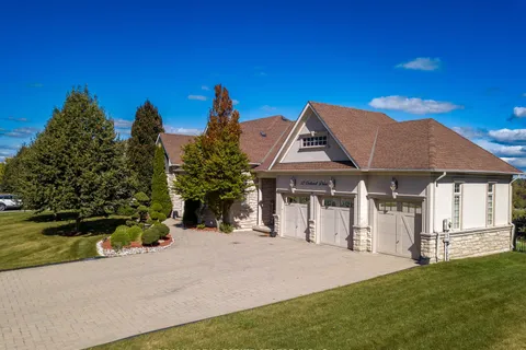 12 Orchard Dr, Mono, ON L9W 6L7