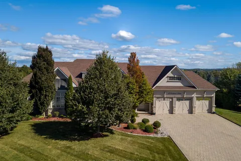 12 Orchard Dr, Mono, ON L9W 6L7