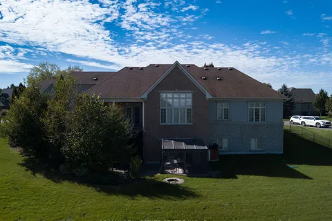12 Orchard Dr, Mono, ON L9W 6L7