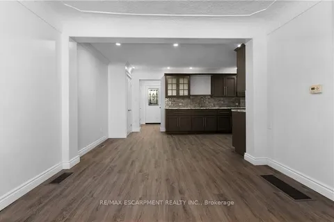 394 Cope St, Hamilton, ON L8H 5C3