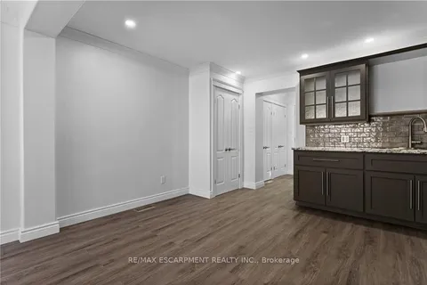 394 Cope St, Hamilton, ON L8H 5C3