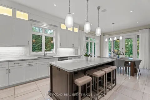 113 Lloyminn Ave, Hamilton, ON L9G 1H4