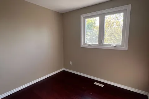 12 Eliot Pl, Guelph, ON N1E 6J1