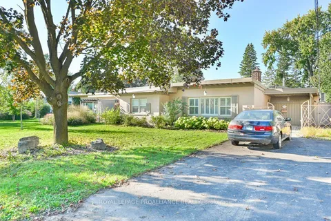 162 Queen St, Belleville, ON K8N 1W1