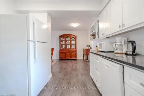131 Morrell St, Brantford, ON N3T 4J9